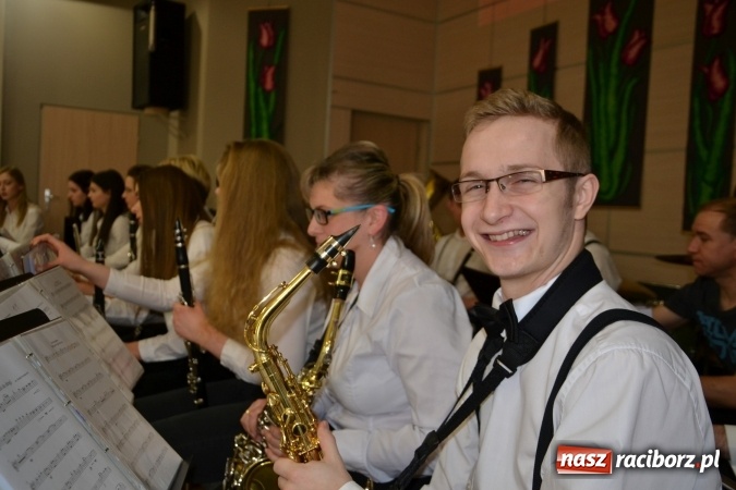 Zdjęcie w galerii na portalu naszraciborz.pl: Wielkanocne stoły na kiermaszu w Tworkowie  wiadomości z regionu