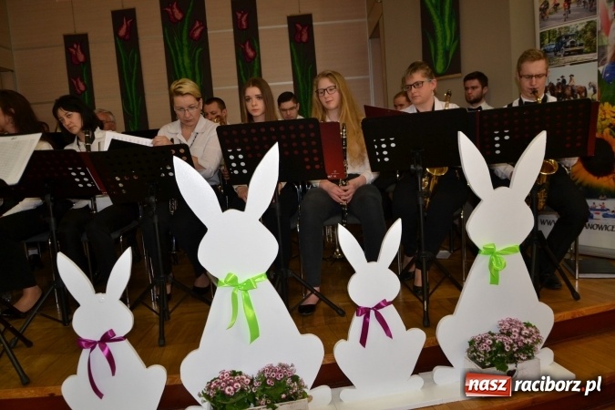 Zdjęcie w galerii na portalu naszraciborz.pl: Wielkanocne stoły na kiermaszu w Tworkowie  wiadomości z regionu