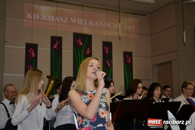 Zdjęcie w galerii na portalu naszraciborz.pl: Wielkanocne stoły na kiermaszu w Tworkowie  wiadomości z regionu