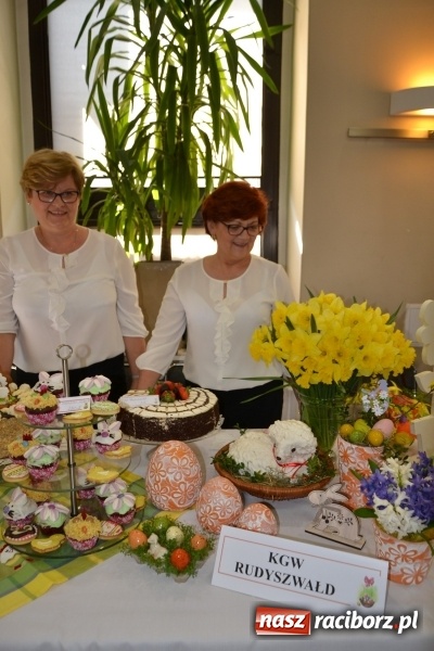 Zdjęcie w galerii na portalu naszraciborz.pl: Wielkanocne stoły na kiermaszu w Tworkowie  wiadomości z regionu