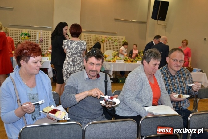 Zdjęcie w galerii na portalu naszraciborz.pl: Wielkanocne stoły na kiermaszu w Tworkowie  wiadomości z regionu