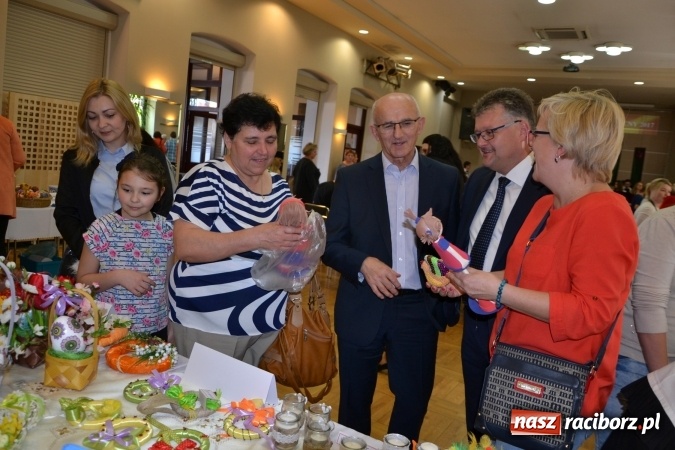 Zdjęcie w galerii na portalu naszraciborz.pl: Wielkanocne stoły na kiermaszu w Tworkowie  wiadomości z regionu