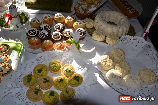 Zdjęcie w galerii na portalu naszraciborz.pl: Wielkanocne stoły na kiermaszu w Tworkowie  wiadomości z regionu