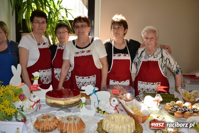 Zdjęcie w galerii na portalu naszraciborz.pl: Wielkanocne stoły na kiermaszu w Tworkowie  wiadomości z regionu