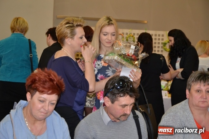 Zdjęcie w galerii na portalu naszraciborz.pl: Wielkanocne stoły na kiermaszu w Tworkowie  wiadomości z regionu