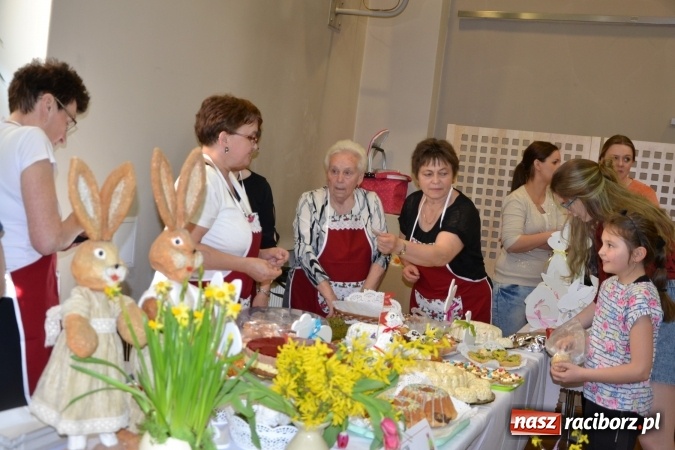 Zdjęcie w galerii na portalu naszraciborz.pl: Wielkanocne stoły na kiermaszu w Tworkowie  wiadomości z regionu