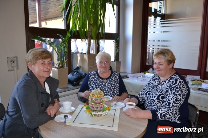 Zdjęcie w galerii na portalu naszraciborz.pl: Wielkanocne stoły na kiermaszu w Tworkowie  wiadomości z regionu