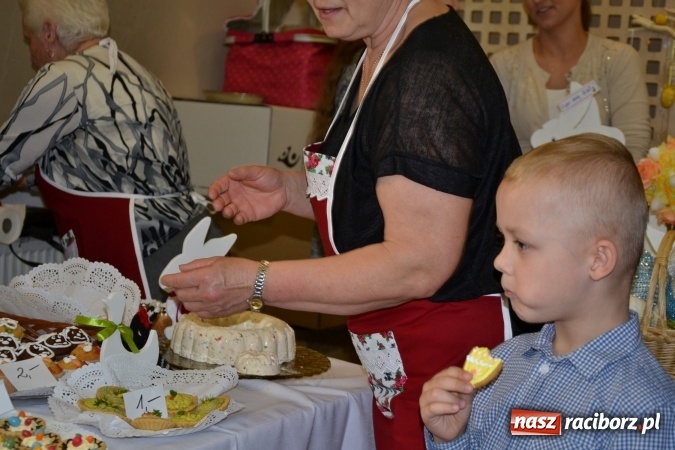 Zdjęcie w galerii na portalu naszraciborz.pl: Wielkanocne stoły na kiermaszu w Tworkowie  wiadomości z regionu