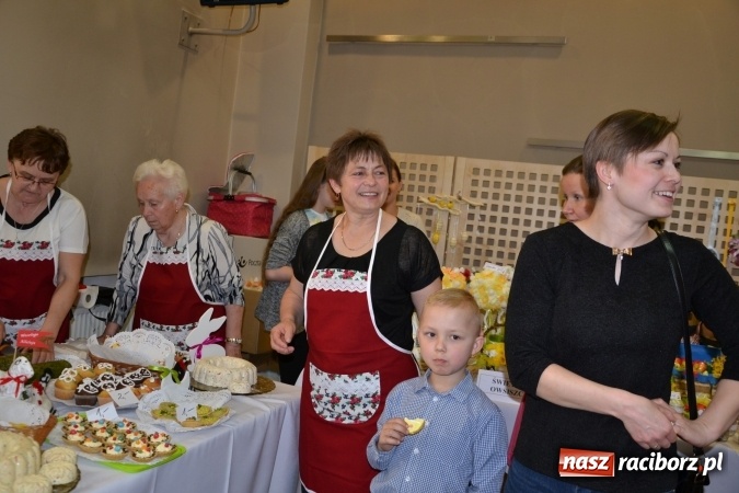 Zdjęcie w galerii na portalu naszraciborz.pl: Wielkanocne stoły na kiermaszu w Tworkowie  wiadomości z regionu