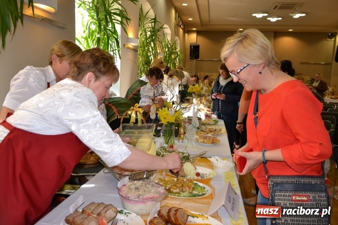 Zdjęcie w galerii na portalu naszraciborz.pl: Wielkanocne stoły na kiermaszu w Tworkowie  wiadomości z regionu