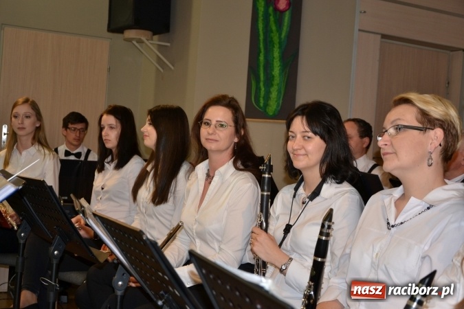 Zdjęcie w galerii na portalu naszraciborz.pl: Wielkanocne stoły na kiermaszu w Tworkowie  wiadomości z regionu