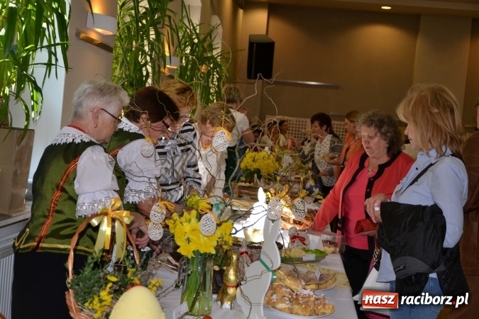 Zdjęcie w galerii na portalu naszraciborz.pl: Wielkanocne stoły na kiermaszu w Tworkowie  wiadomości z regionu