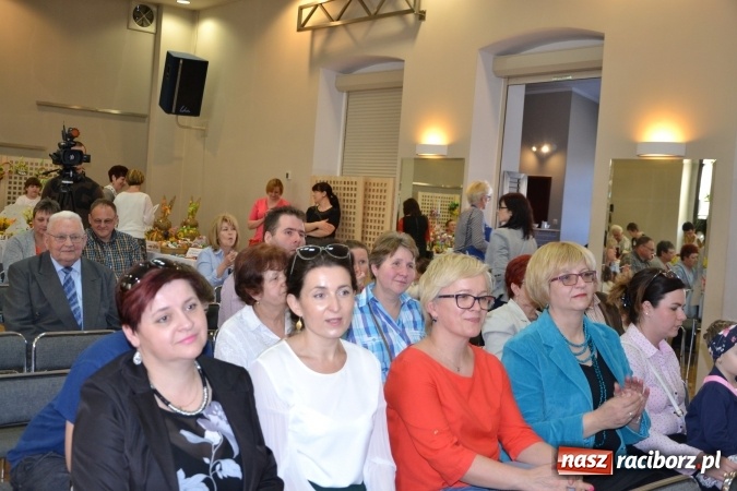 Zdjęcie w galerii na portalu naszraciborz.pl: Wielkanocne stoły na kiermaszu w Tworkowie  wiadomości z regionu