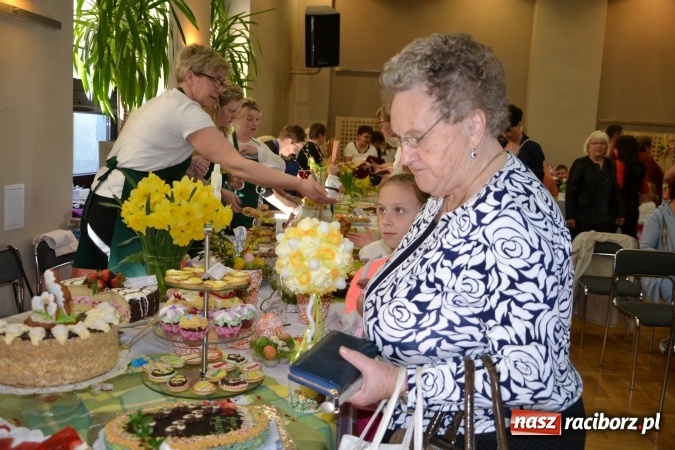 Zdjęcie w galerii na portalu naszraciborz.pl: Wielkanocne stoły na kiermaszu w Tworkowie  wiadomości z regionu