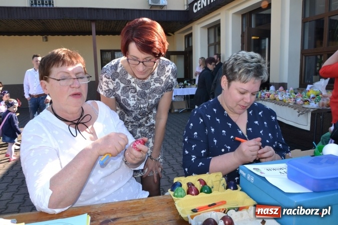 Zdjęcie w galerii na portalu naszraciborz.pl: Wielkanocne stoły na kiermaszu w Tworkowie  wiadomości z regionu