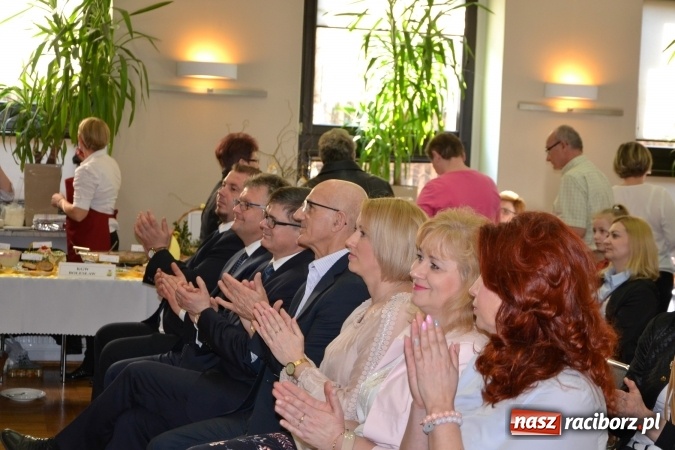 Zdjęcie w galerii na portalu naszraciborz.pl: Wielkanocne stoły na kiermaszu w Tworkowie  wiadomości z regionu