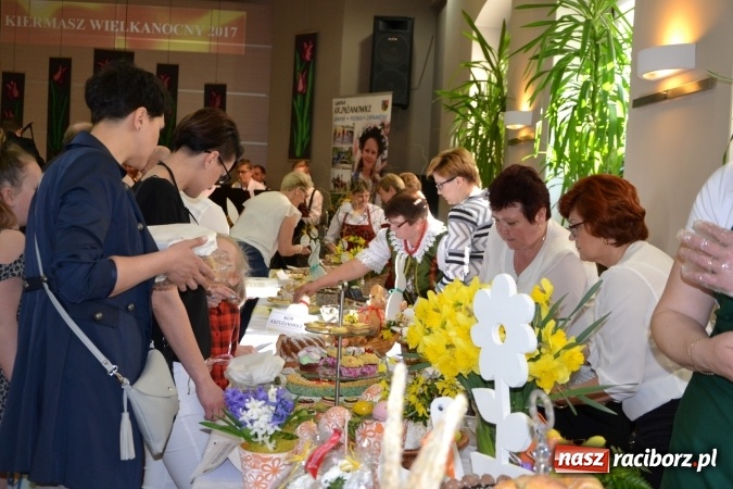 Zdjęcie w galerii na portalu naszraciborz.pl: Wielkanocne stoły na kiermaszu w Tworkowie  wiadomości z regionu