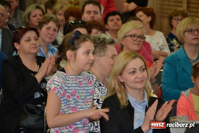 Zdjęcie w galerii na portalu naszraciborz.pl: Wielkanocne stoły na kiermaszu w Tworkowie  wiadomości z regionu