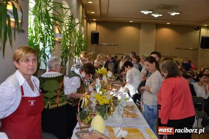 Zdjęcie w galerii na portalu naszraciborz.pl: Wielkanocne stoły na kiermaszu w Tworkowie  wiadomości z regionu
