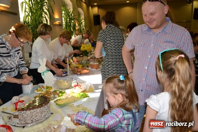 Zdjęcie w galerii na portalu naszraciborz.pl: Wielkanocne stoły na kiermaszu w Tworkowie  wiadomości z regionu