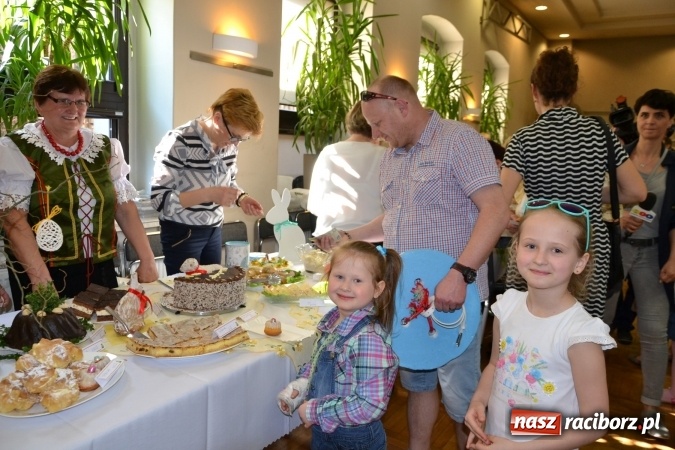 Zdjęcie w galerii na portalu naszraciborz.pl: Wielkanocne stoły na kiermaszu w Tworkowie  wiadomości z regionu