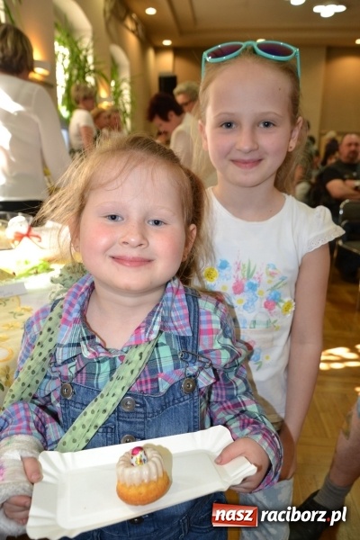 Zdjęcie w galerii na portalu naszraciborz.pl: Wielkanocne stoły na kiermaszu w Tworkowie  wiadomości z regionu