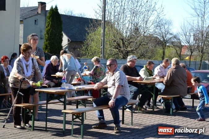Zdjęcie w galerii na portalu naszraciborz.pl: Wielkanocne stoły na kiermaszu w Tworkowie  wiadomości z regionu