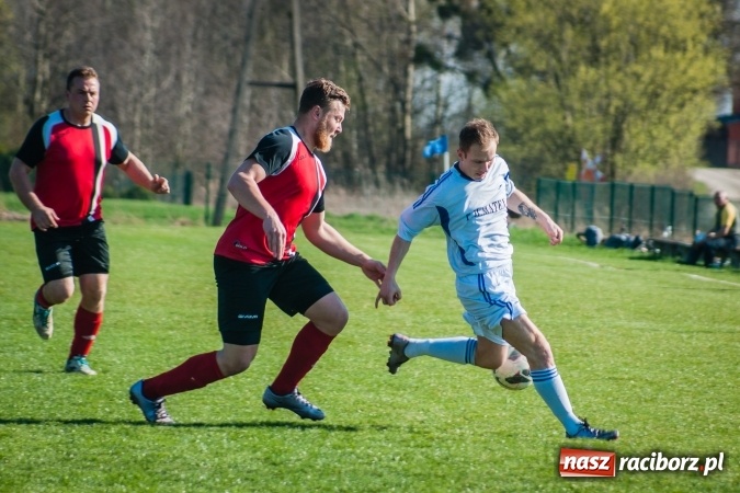 Zdjęcie w galerii na portalu naszraciborz.pl: A klasa: Choć widowisko nie porywało, to Brzezie Chałupki pokonało wiadomości z regionu