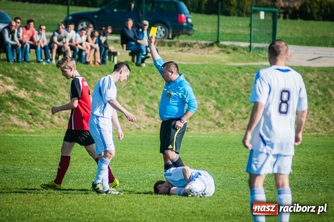 Zdjęcie w galerii na portalu naszraciborz.pl: A klasa: Choć widowisko nie porywało, to Brzezie Chałupki pokonało wiadomości z regionu