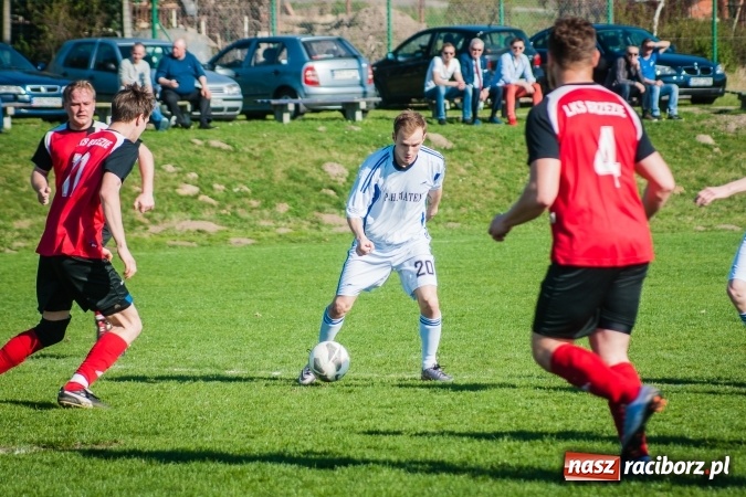 Zdjęcie w galerii na portalu naszraciborz.pl: A klasa: Choć widowisko nie porywało, to Brzezie Chałupki pokonało wiadomości z regionu