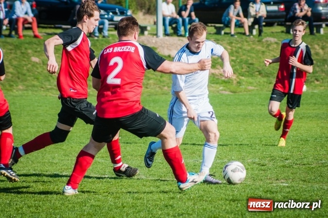 Zdjęcie w galerii na portalu naszraciborz.pl: A klasa: Choć widowisko nie porywało, to Brzezie Chałupki pokonało wiadomości z regionu