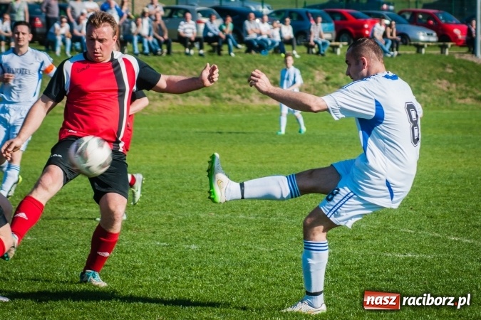 Zdjęcie w galerii na portalu naszraciborz.pl: A klasa: Choć widowisko nie porywało, to Brzezie Chałupki pokonało wiadomości z regionu