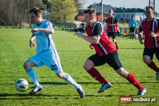 Zdjęcie w galerii na portalu naszraciborz.pl: A klasa: Choć widowisko nie porywało, to Brzezie Chałupki pokonało wiadomości z regionu