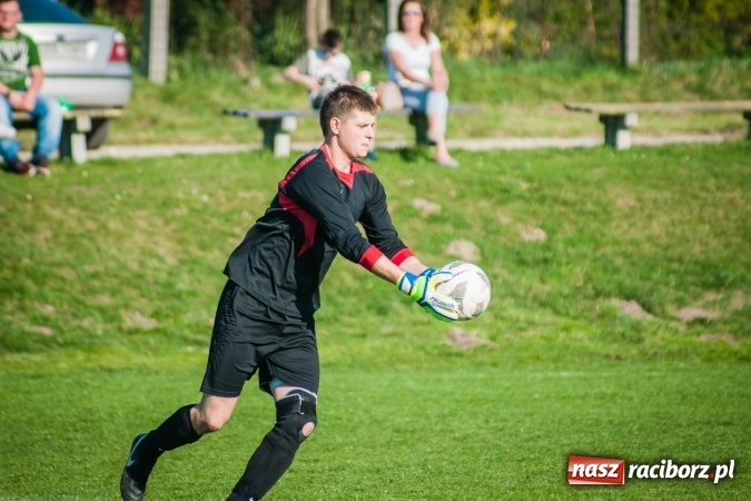 Zdjęcie w galerii na portalu naszraciborz.pl: A klasa: Choć widowisko nie porywało, to Brzezie Chałupki pokonało wiadomości z regionu