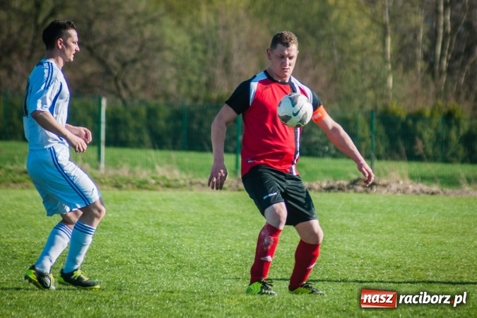 Zdjęcie w galerii na portalu naszraciborz.pl: A klasa: Choć widowisko nie porywało, to Brzezie Chałupki pokonało wiadomości z regionu