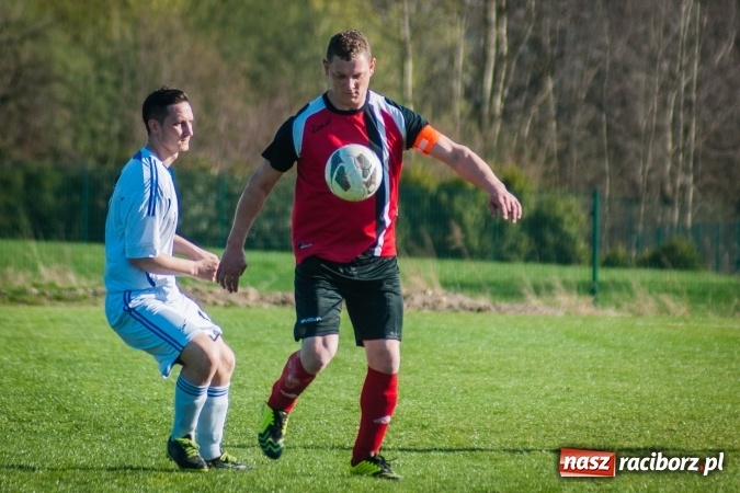 Zdjęcie w galerii na portalu naszraciborz.pl: A klasa: Choć widowisko nie porywało, to Brzezie Chałupki pokonało wiadomości z regionu