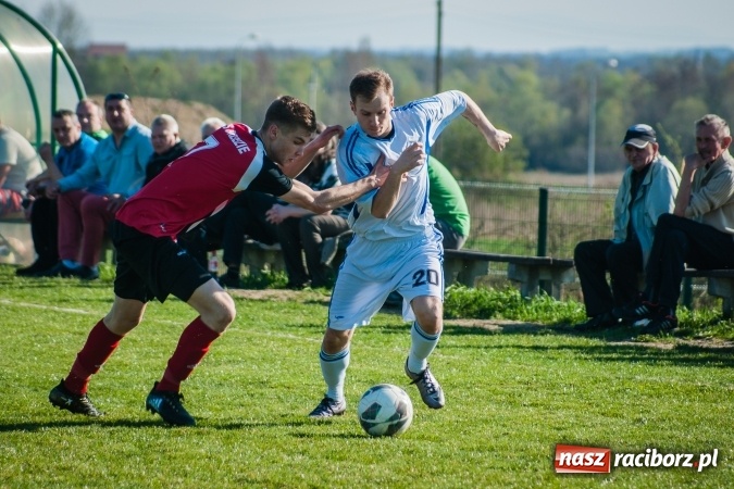 Zdjęcie w galerii na portalu naszraciborz.pl: A klasa: Choć widowisko nie porywało, to Brzezie Chałupki pokonało wiadomości z regionu