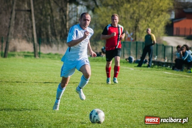 Zdjęcie w galerii na portalu naszraciborz.pl: A klasa: Choć widowisko nie porywało, to Brzezie Chałupki pokonało wiadomości z regionu