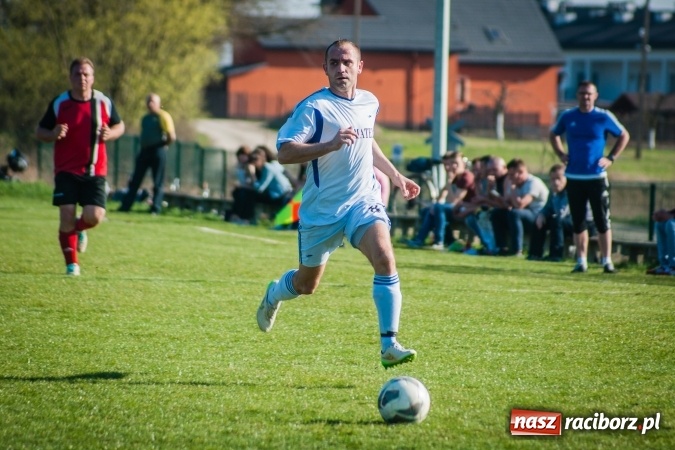 Zdjęcie w galerii na portalu naszraciborz.pl: A klasa: Choć widowisko nie porywało, to Brzezie Chałupki pokonało wiadomości z regionu