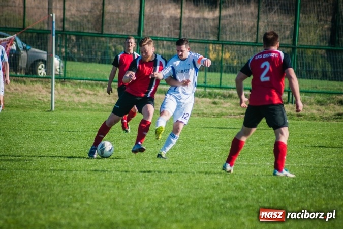 Zdjęcie w galerii na portalu naszraciborz.pl: A klasa: Choć widowisko nie porywało, to Brzezie Chałupki pokonało wiadomości z regionu