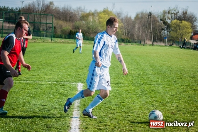 Zdjęcie w galerii na portalu naszraciborz.pl: A klasa: Choć widowisko nie porywało, to Brzezie Chałupki pokonało wiadomości z regionu