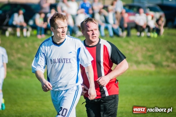 Zdjęcie w galerii na portalu naszraciborz.pl: A klasa: Choć widowisko nie porywało, to Brzezie Chałupki pokonało wiadomości z regionu