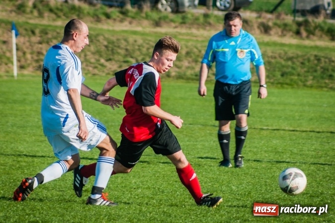 Zdjęcie w galerii na portalu naszraciborz.pl: A klasa: Choć widowisko nie porywało, to Brzezie Chałupki pokonało wiadomości z regionu