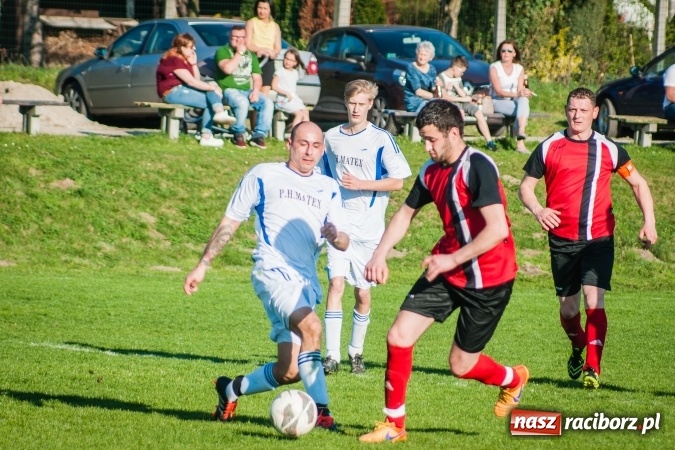 Zdjęcie w galerii na portalu naszraciborz.pl: A klasa: Choć widowisko nie porywało, to Brzezie Chałupki pokonało wiadomości z regionu