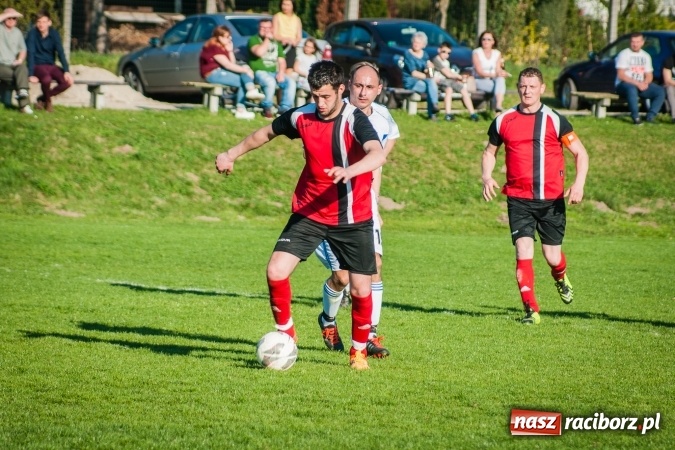 Zdjęcie w galerii na portalu naszraciborz.pl: A klasa: Choć widowisko nie porywało, to Brzezie Chałupki pokonało wiadomości z regionu