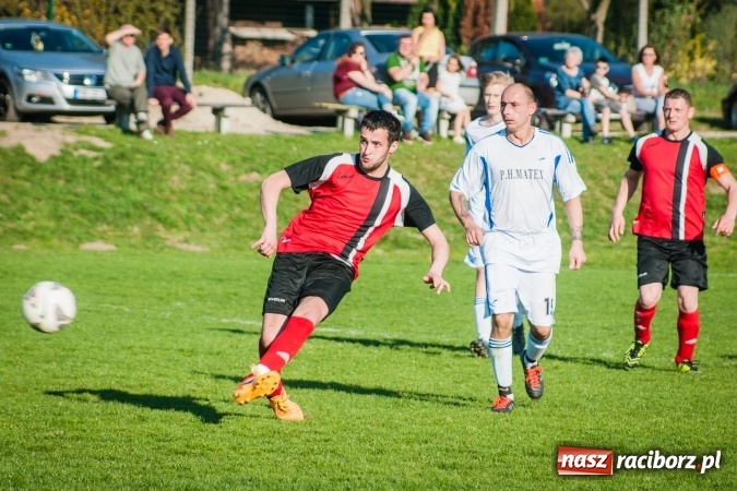 Zdjęcie w galerii na portalu naszraciborz.pl: A klasa: Choć widowisko nie porywało, to Brzezie Chałupki pokonało wiadomości z regionu