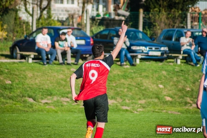 Zdjęcie w galerii na portalu naszraciborz.pl: A klasa: Choć widowisko nie porywało, to Brzezie Chałupki pokonało wiadomości z regionu