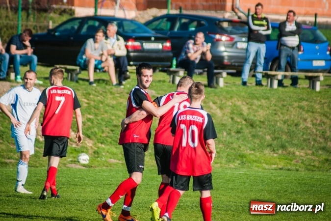 Zdjęcie w galerii na portalu naszraciborz.pl: A klasa: Choć widowisko nie porywało, to Brzezie Chałupki pokonało wiadomości z regionu