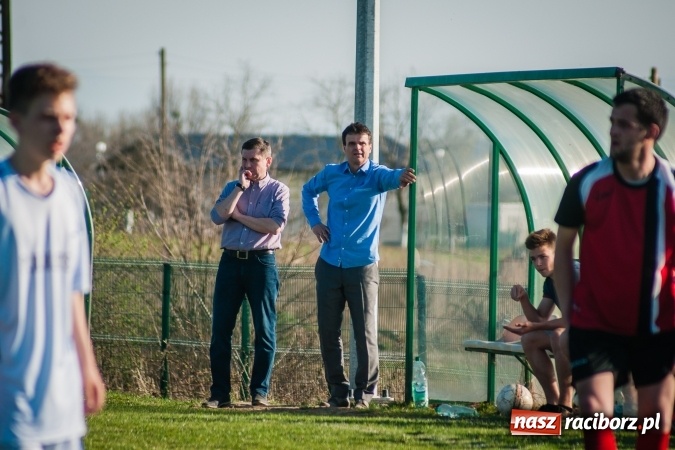 Zdjęcie w galerii na portalu naszraciborz.pl: A klasa: Choć widowisko nie porywało, to Brzezie Chałupki pokonało wiadomości z regionu