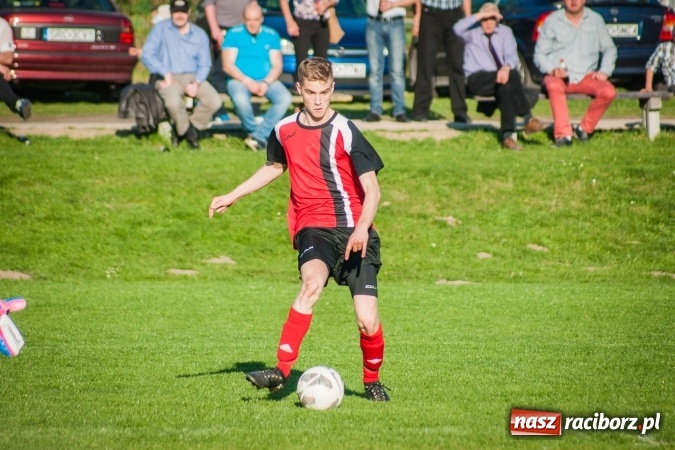 Zdjęcie w galerii na portalu naszraciborz.pl: A klasa: Choć widowisko nie porywało, to Brzezie Chałupki pokonało wiadomości z regionu